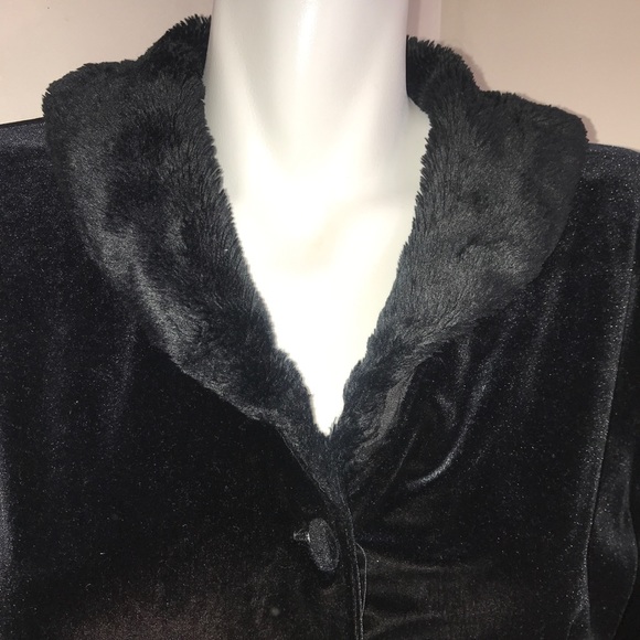 Sabora Black Velvet Fur Trimmed Long Sleeve Robe - Picture 6 of 12
